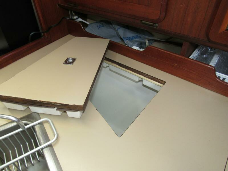Mei Li 40ft Hunter Yacht For Sale
