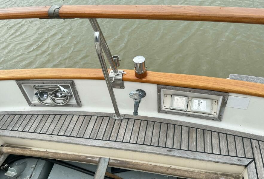1989 Grand Banks Classic