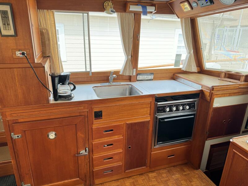1989 Grand Banks Classic