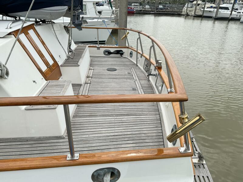 1989 Grand Banks Classic