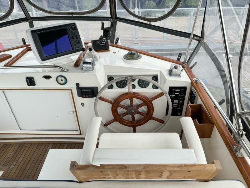 1989 Grand Banks Classic