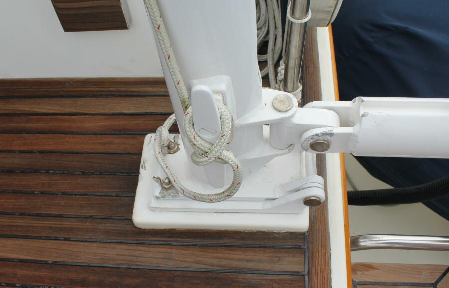 1989 Grand Banks Classic