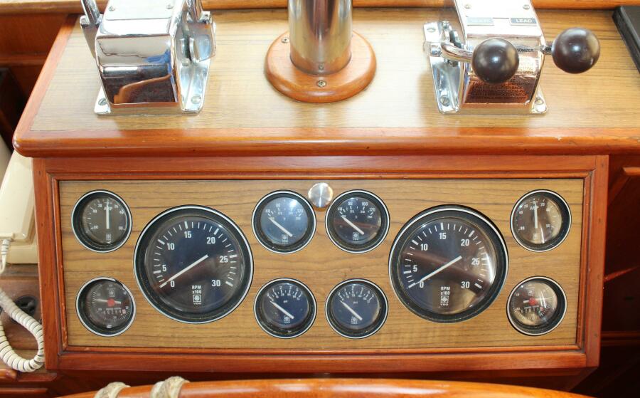 1989 Grand Banks Classic
