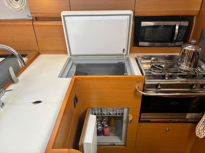 2016 Jeanneau Sun Odyssey 439