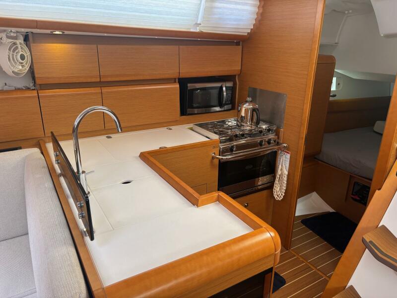 2016 Jeanneau Sun Odyssey 439