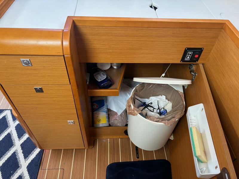 2016 Jeanneau Sun Odyssey 439