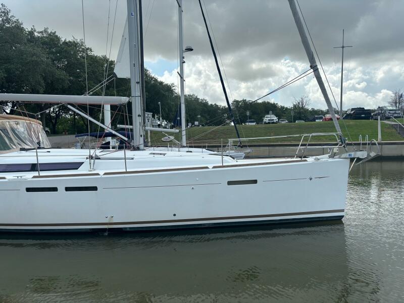 2016 Jeanneau Sun Odyssey 439