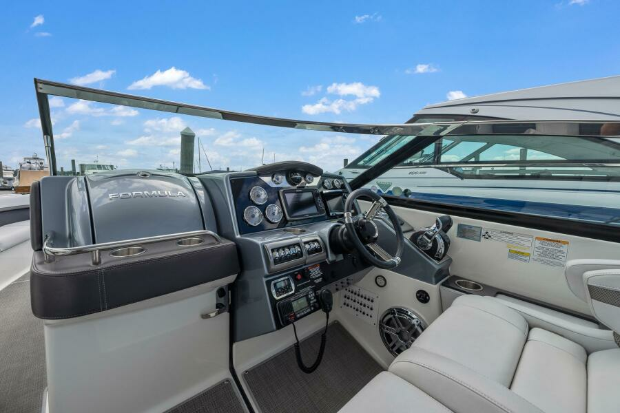 Yummy 35ft Formula Yacht For Sale