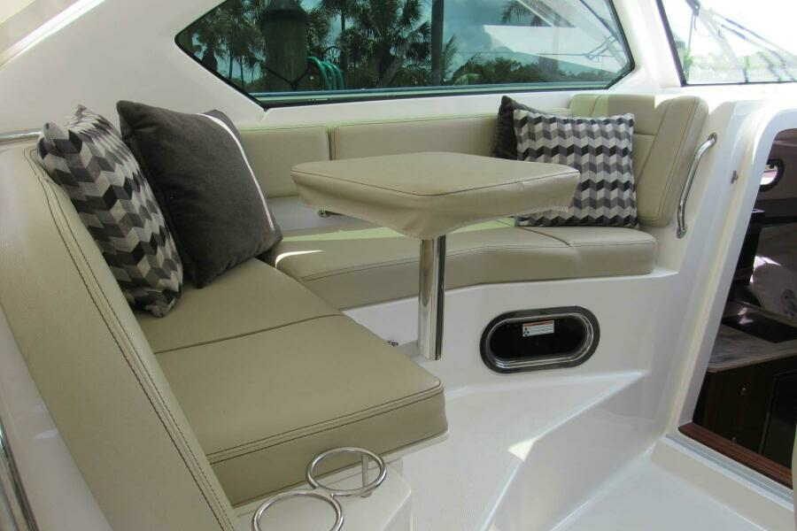 32ft Pursuit Yacht For Sale