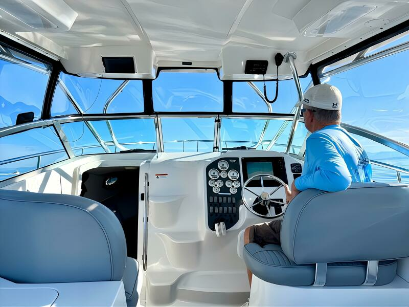 29ft Seaswirl Striper Yacht For Sale