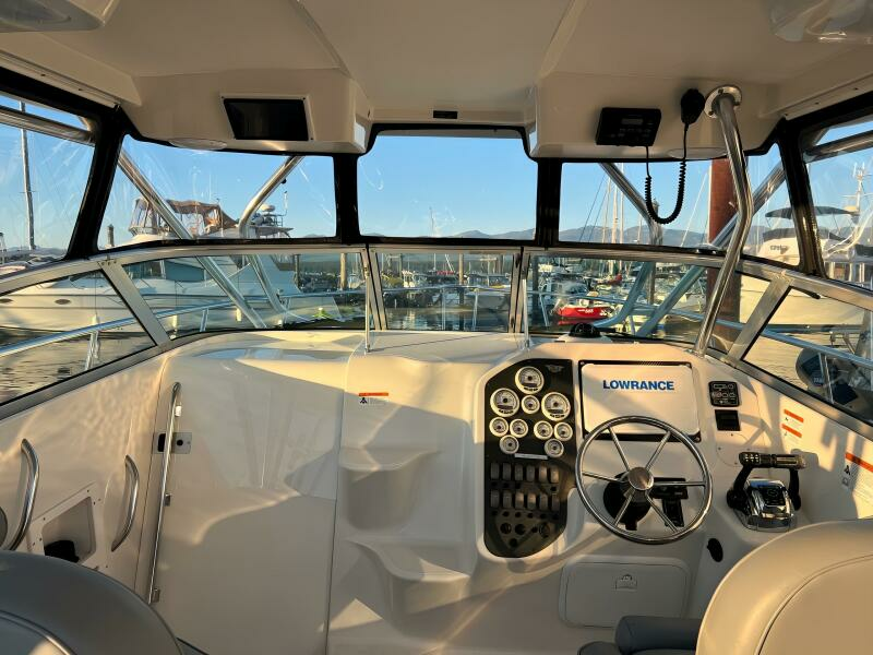 29ft Seaswirl Striper Yacht For Sale