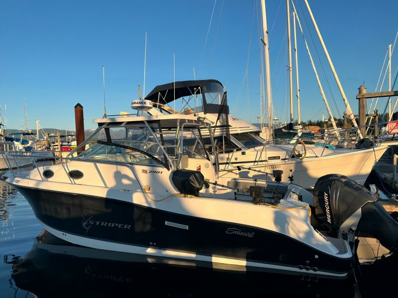 29ft Seaswirl Striper Yacht For Sale