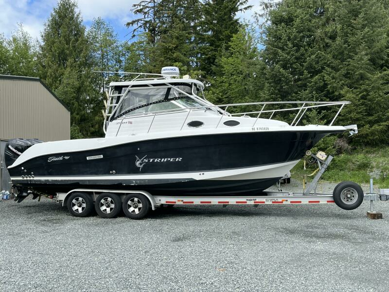 29ft Seaswirl Striper Yacht For Sale