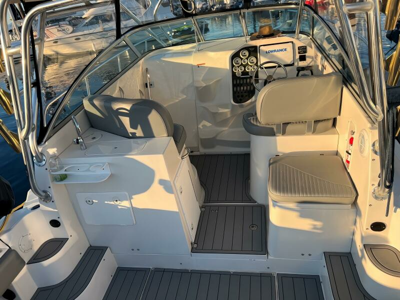 29ft Seaswirl Striper Yacht For Sale