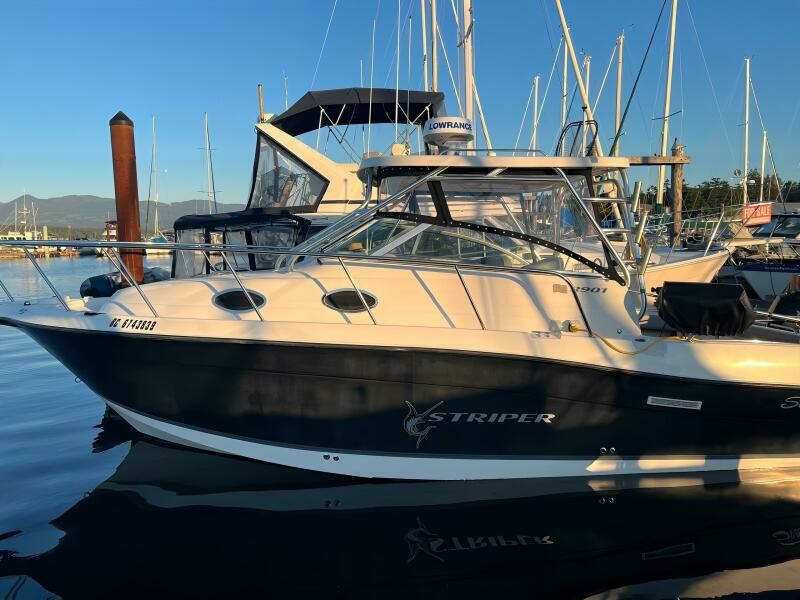 29ft Seaswirl Striper Yacht For Sale
