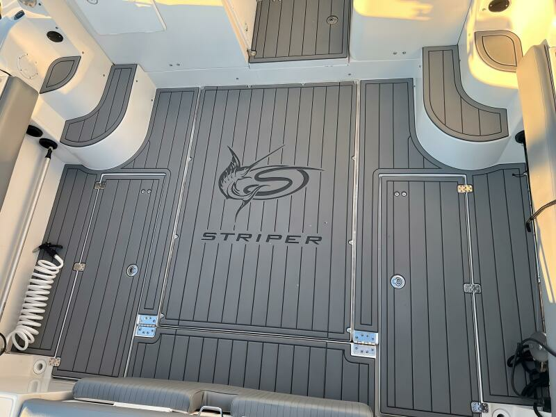 29ft Seaswirl Striper Yacht For Sale