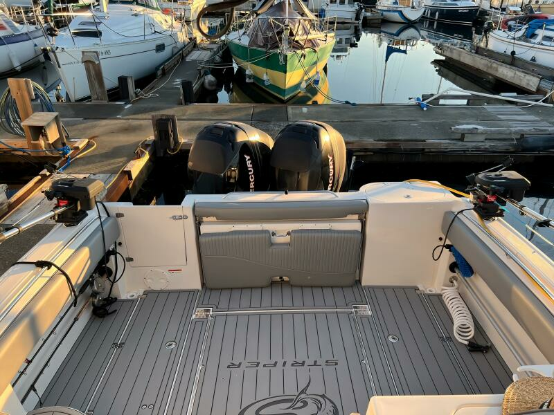 29ft Seaswirl Striper Yacht For Sale
