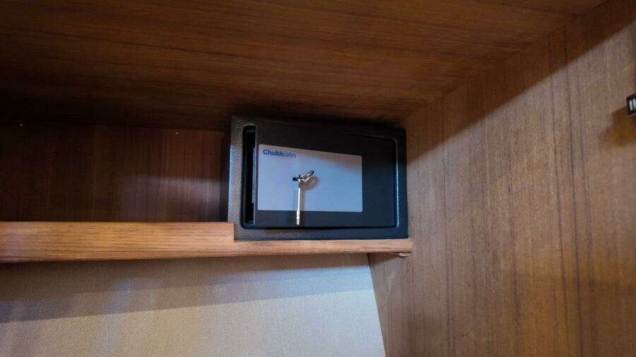 1 5M  1 8M Targa 41 41ft Targa Yacht For Sale