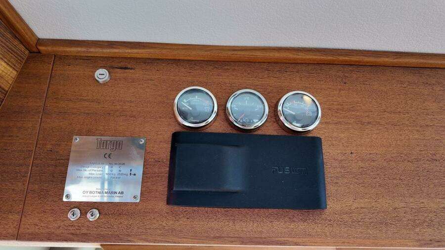 1 5M  1 8M Targa 41 41ft Targa Yacht For Sale