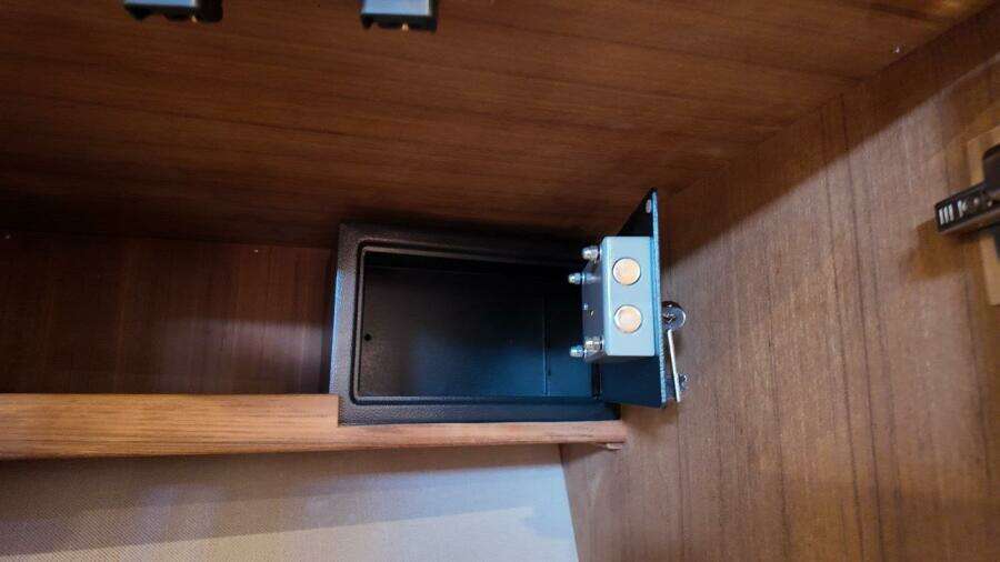 1 5M  1 8M Targa 41 41ft Targa Yacht For Sale