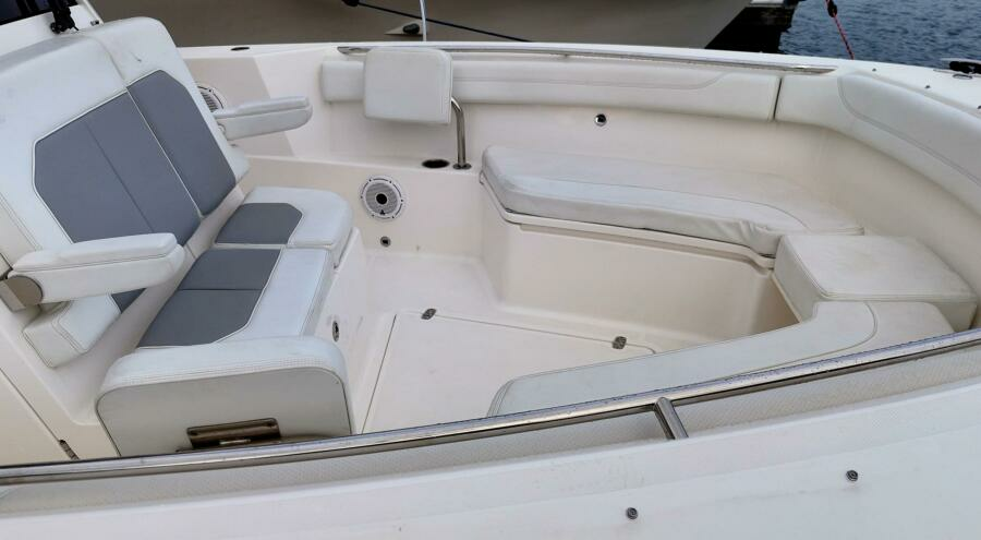 30ft Pursuit Yacht For Sale