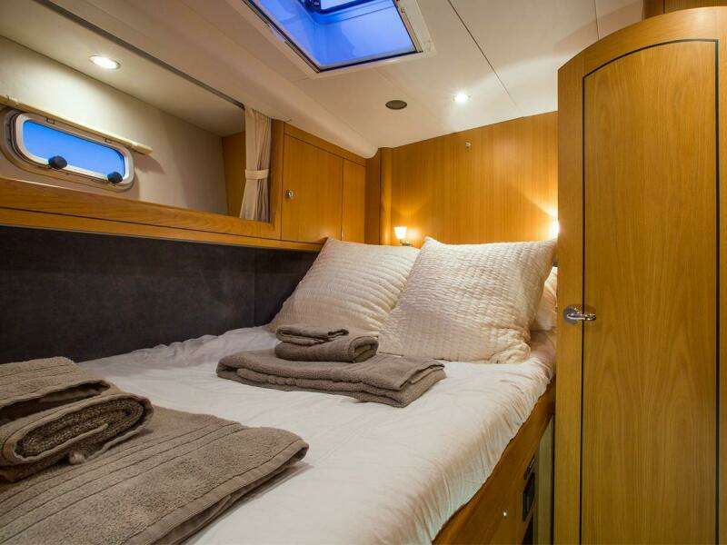 Stbd Guest Dbl, Looking Aft