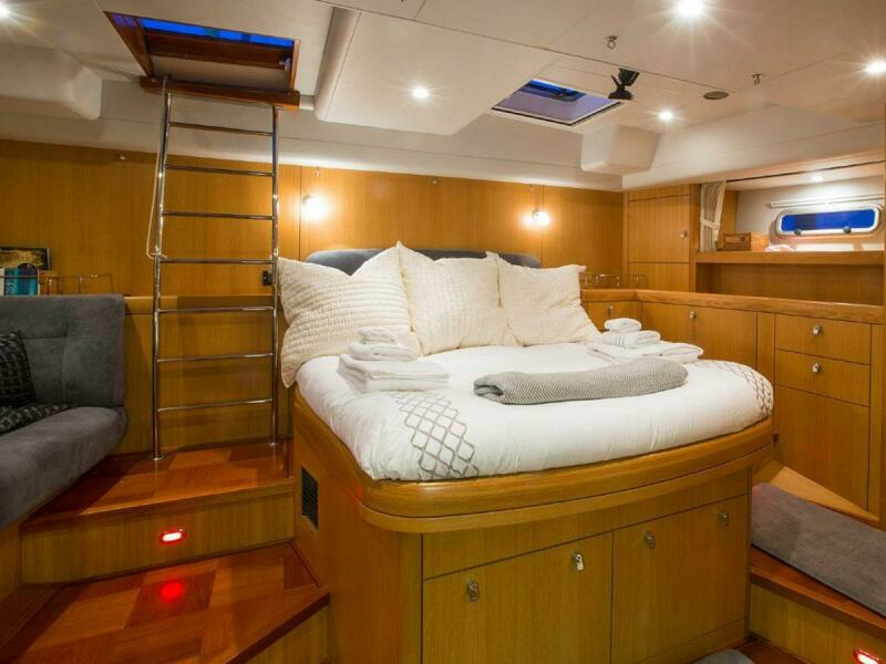 Owners Cabin Looking Aft