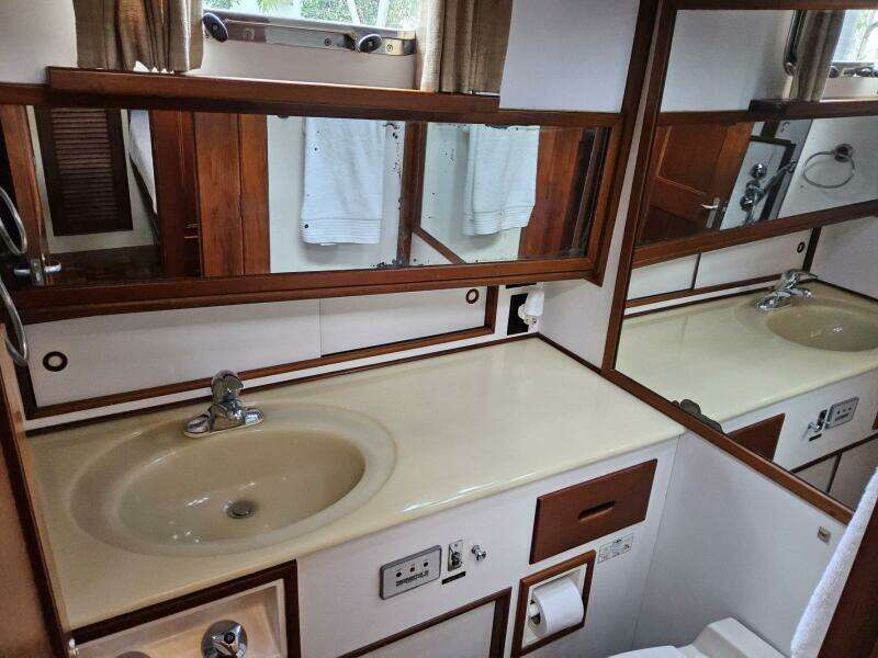 Safari 46ft Grand Banks Yacht For Sale