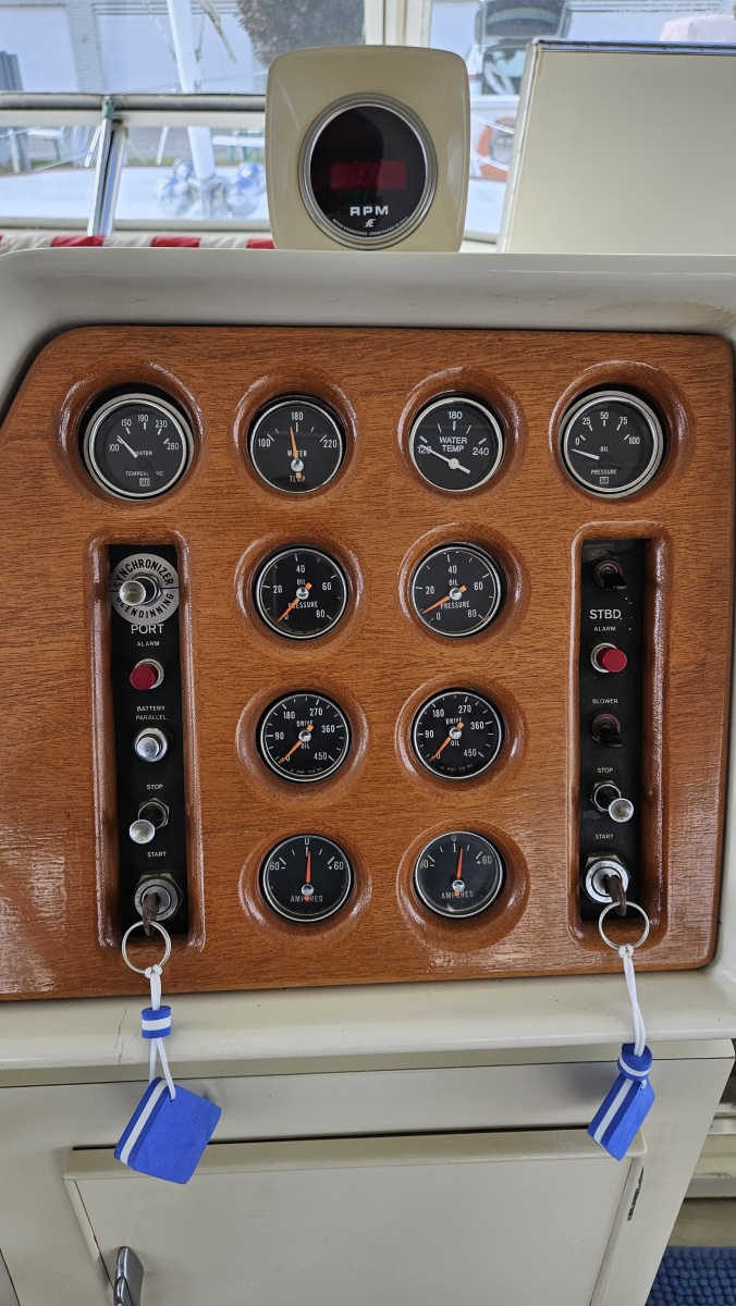 1971 Chris-Craft 47 Commander