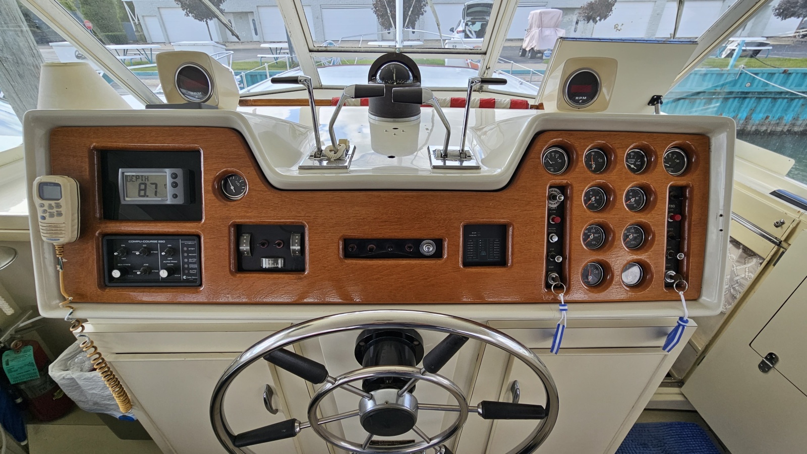 1971 Chris-Craft 47 Commander