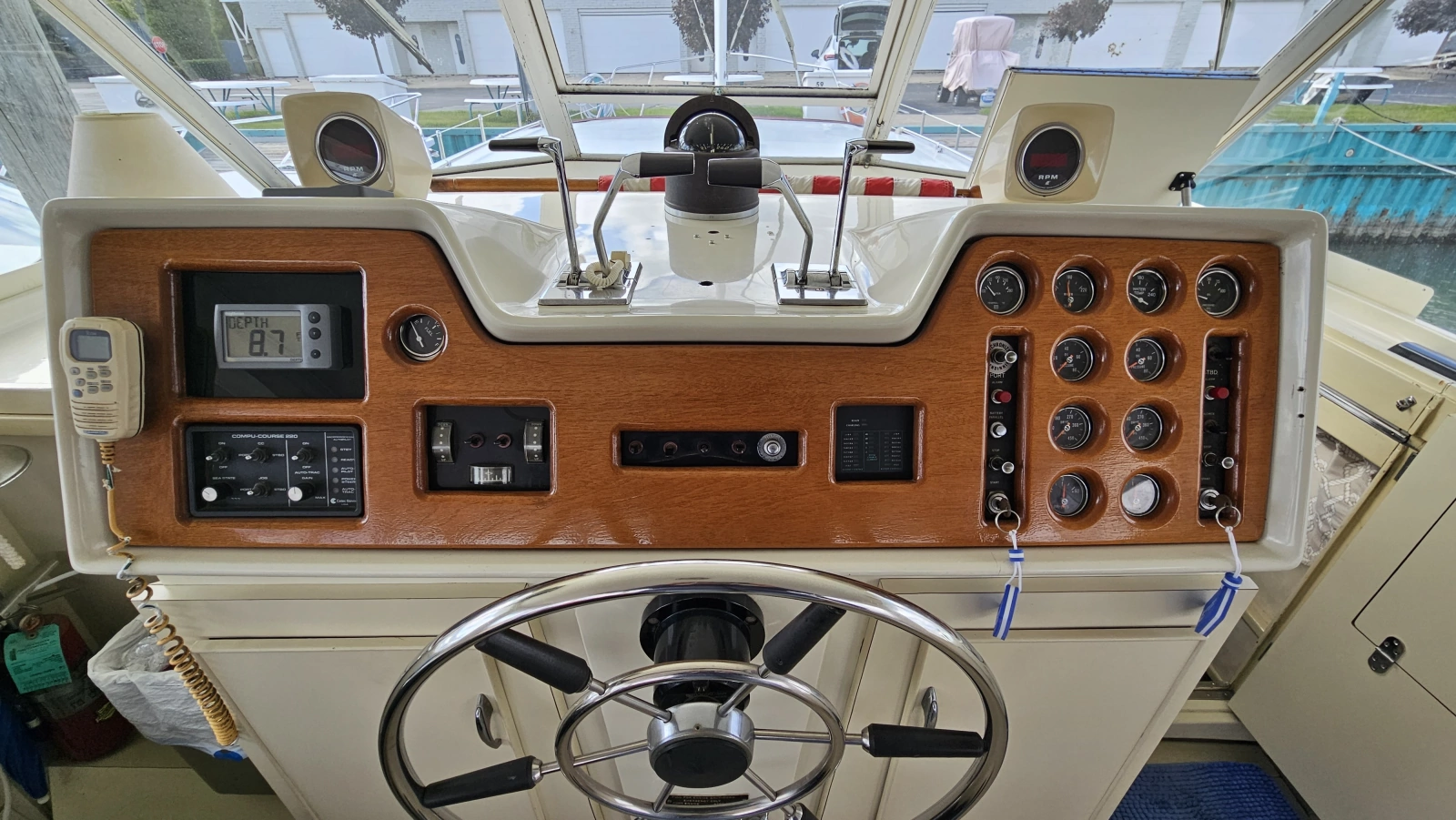 1971 Chris-Craft 47 Commander