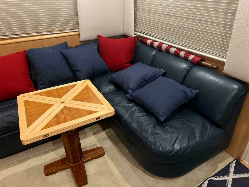 43ft Hatteras Yacht For Sale