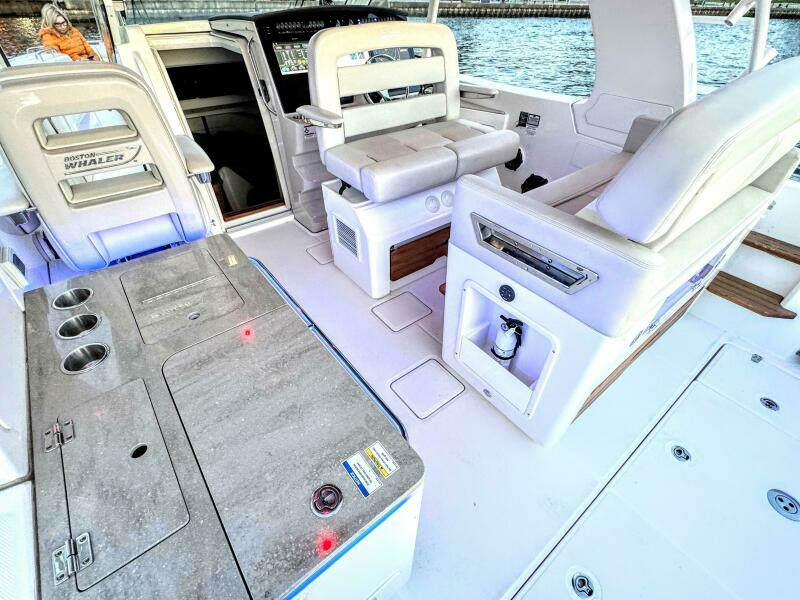 38ft Boston Whaler Yacht For Sale