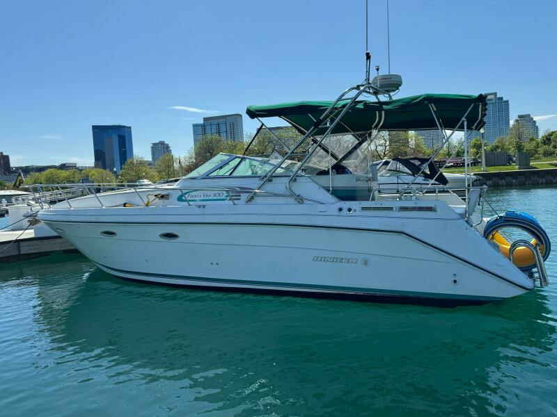 30 ft Rinker 1992 300 Fiesta Vee - | Yachtr