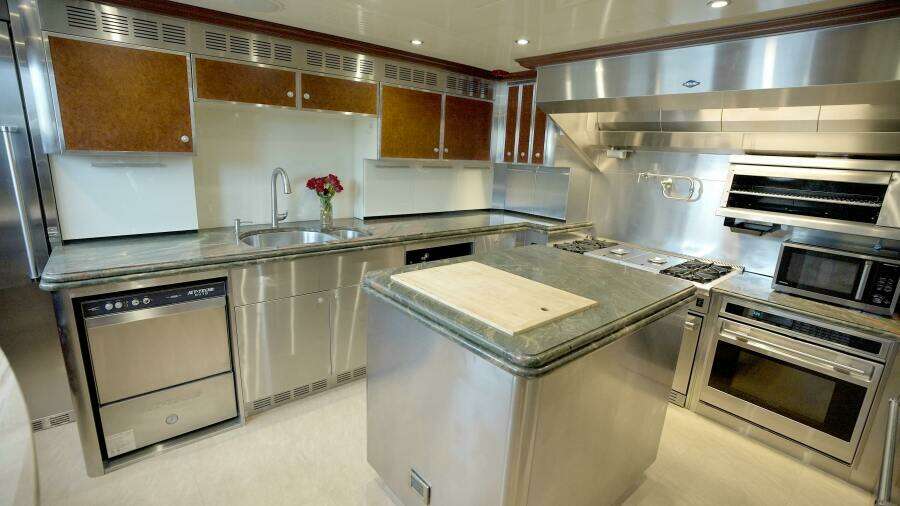 HOMECOMING 136ft Horizon Yacht For Sale