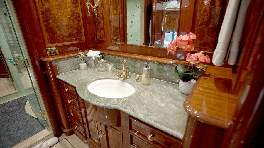 HOMECOMING 136ft Horizon Yacht For Sale