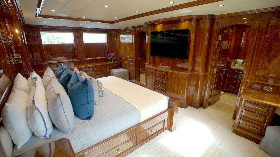 HOMECOMING 136ft Horizon Yacht For Sale