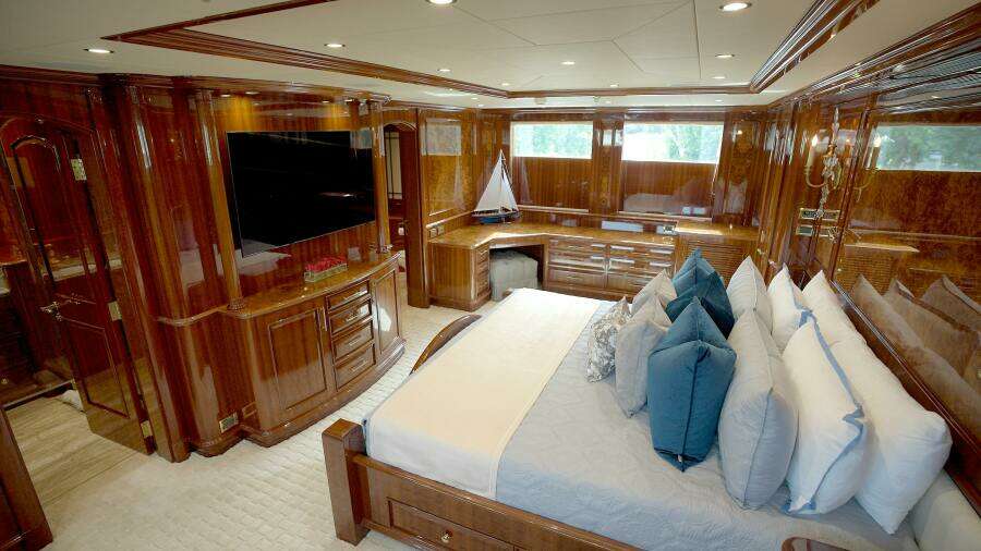 HOMECOMING 136ft Horizon Yacht For Sale