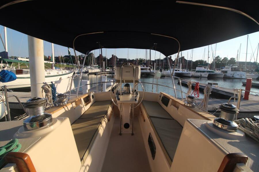 1996 Island Packet 37