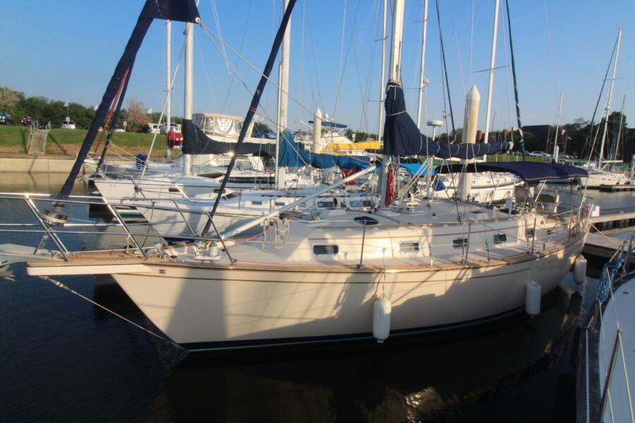 1996 Island Packet 37