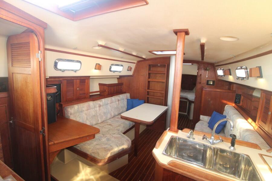 1996 Island Packet 37
