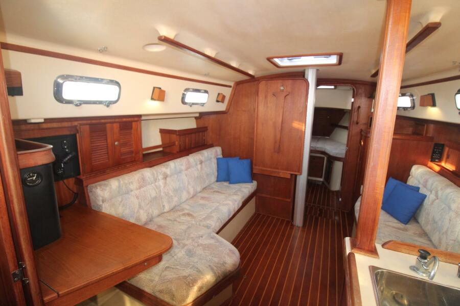 1996 Island Packet 37
