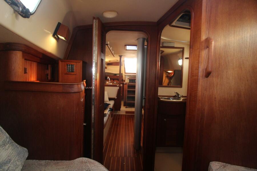 1996 Island Packet 37