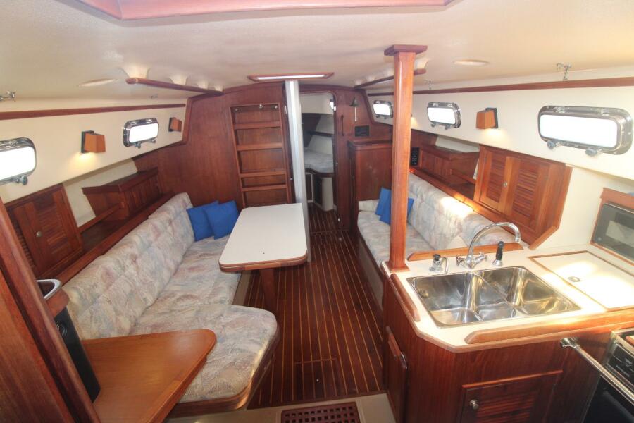 1996 Island Packet 37