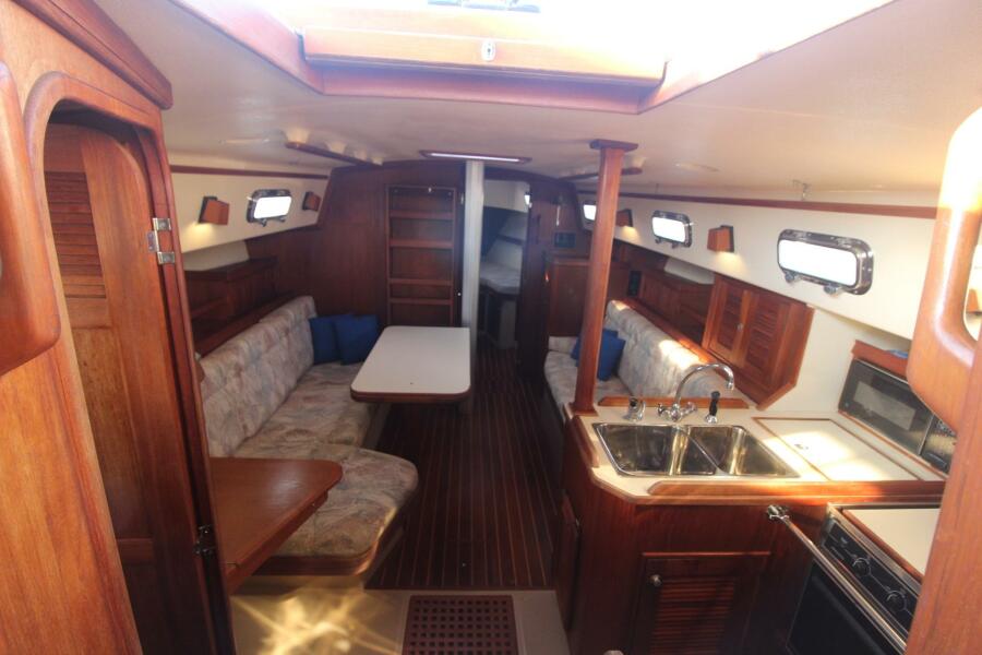 1996 Island Packet 37