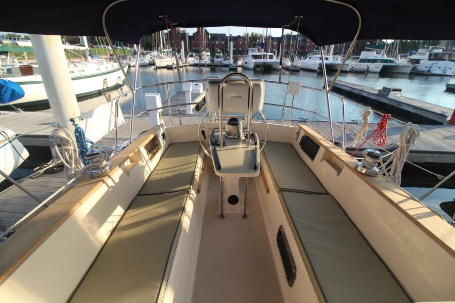 1996 Island Packet 37