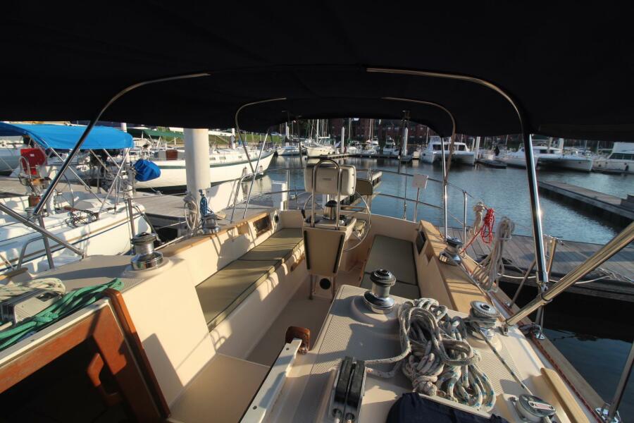 1996 Island Packet 37