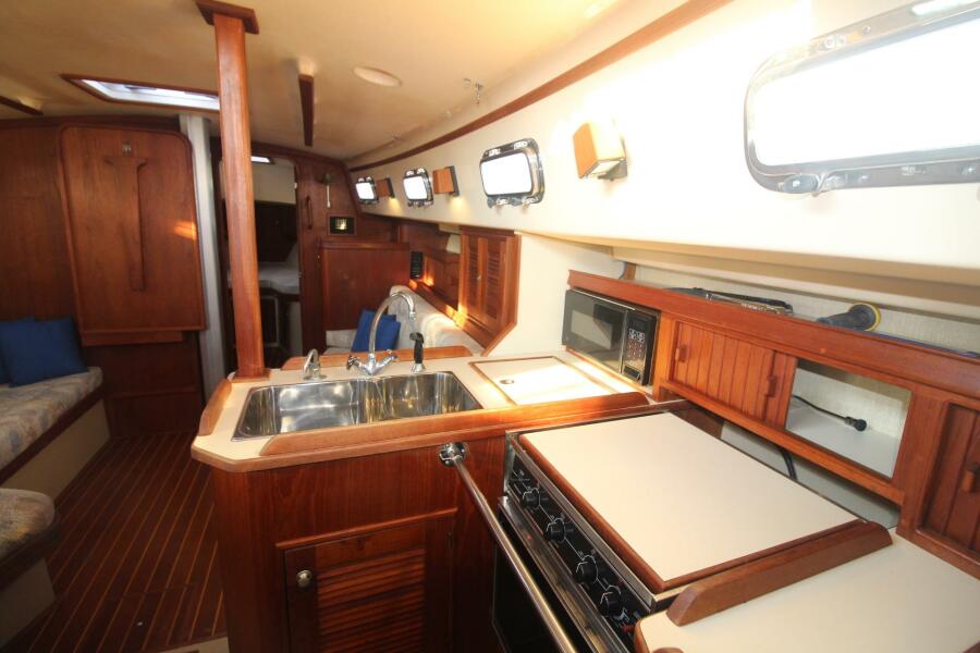 1996 Island Packet 37