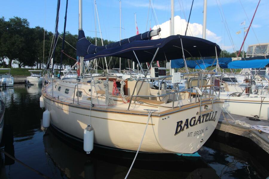 1996 Island Packet 37