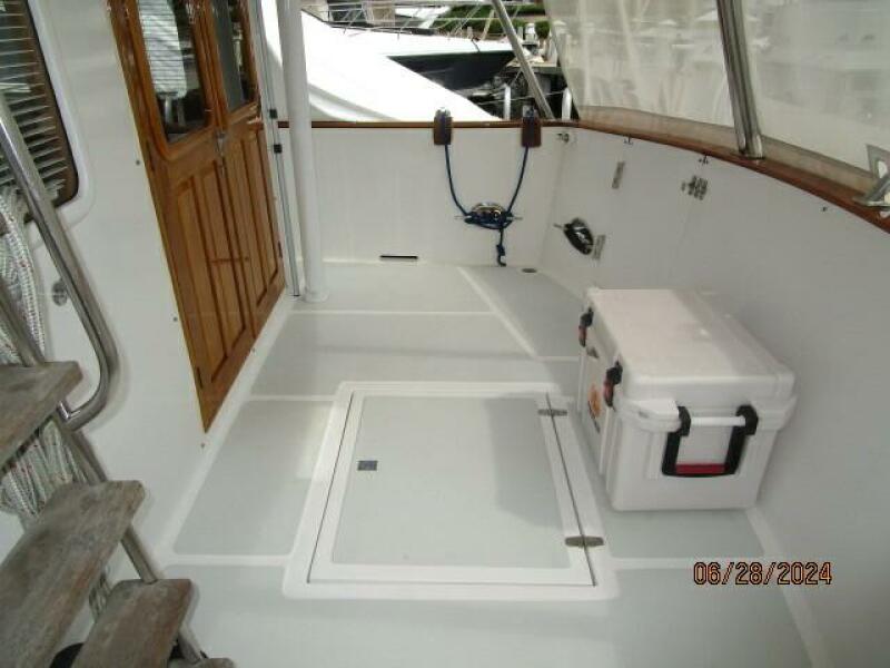 49' DeFever aftdeck starboard
